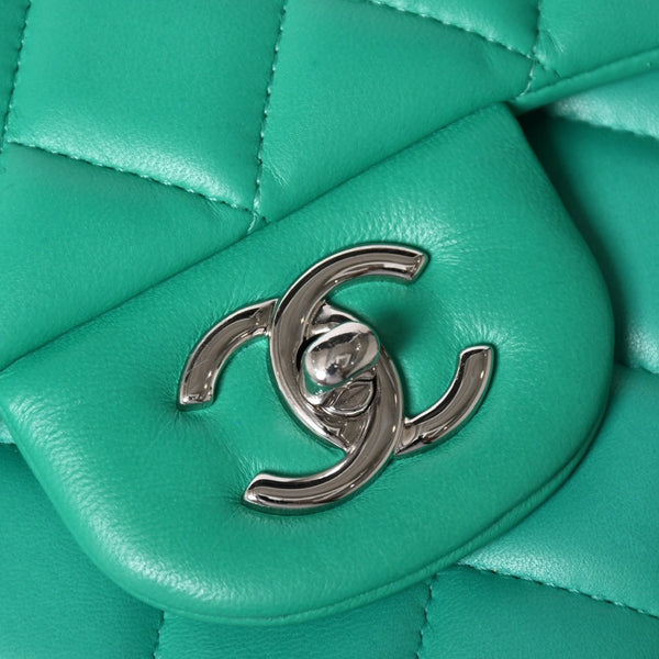 新品同様 CHANEL シャネル デカマトラッセ30 グリーン Wフラップ Wチェーンショルダーバッグ A58600 16番台 ココマーク ラムスキン 中古 4a003840