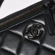 画像をギャラリービューアに読み込む, 極美品 CHANEL シャネル SO BLACK ソーブラック ヴァニティ チェーンショルダーバッグ AP2199 ランダム番台 ココマーク 中古 4a003839