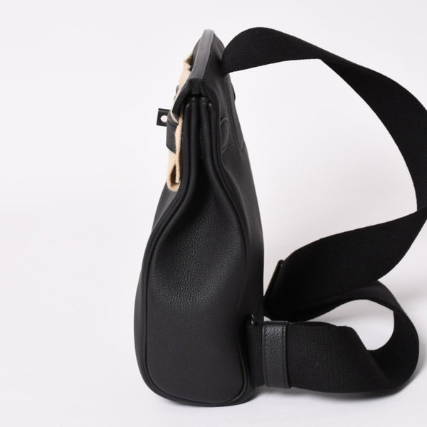 New and unused Hermes Kelly Akkad PM W engraved one shoulder bag black so black monochrome hardware used 4a003843