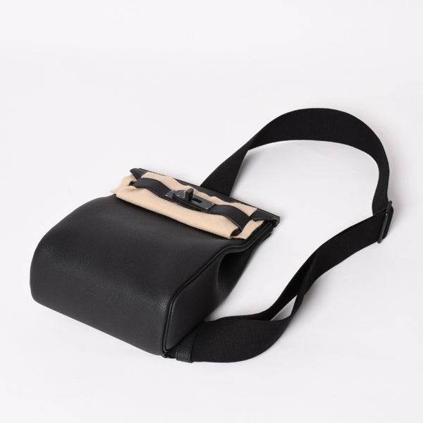 New and unused Hermes Kelly Akkad PM W engraved one shoulder bag black so black monochrome hardware used 4a003843