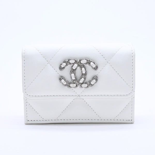 極美品 CHANEL シャネル CHANEL 19 スモールフラップウォレット 三つ折り財布 AP1064 32番台 ココマーク ラムスキン ホワイト 中古 4a003636