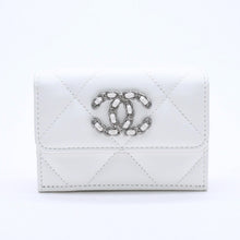 画像をギャラリービューアに読み込む, 極美品 CHANEL シャネル CHANEL 19 スモールフラップウォレット 三つ折り財布 AP1064 32番台 ココマーク ラムスキン ホワイト 中古 4a003636