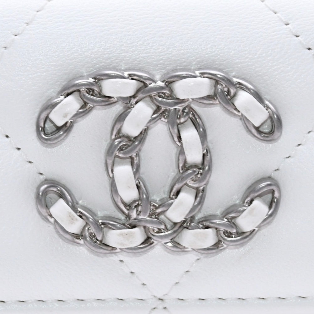 極美品 CHANEL シャネル CHANEL 19 スモールフラップウォレット 三つ折り財布 AP1064 32番台 ココマーク ラムスキン ホワイト 中古 4a003636