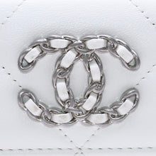 画像をギャラリービューアに読み込む, 極美品 CHANEL シャネル CHANEL 19 スモールフラップウォレット 三つ折り財布 AP1064 32番台 ココマーク ラムスキン ホワイト 中古 4a003636