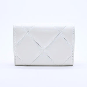 極美品 CHANEL シャネル CHANEL 19 スモールフラップウォレット 三つ折り財布 AP1064 32番台 ココマーク ラムスキン ホワイト 中古 4a003636
