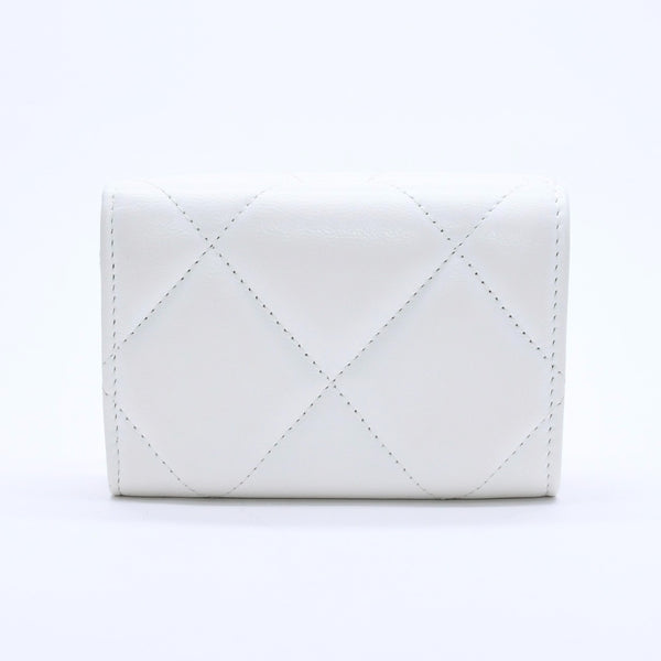 極美品 CHANEL シャネル CHANEL 19 スモールフラップウォレット 三つ折り財布 AP1064 32番台 ココマーク ラムスキン ホワイト 中古 4a003636
