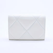 画像をギャラリービューアに読み込む, 極美品 CHANEL シャネル CHANEL 19 スモールフラップウォレット 三つ折り財布 AP1064 32番台 ココマーク ラムスキン ホワイト 中古 4a003636