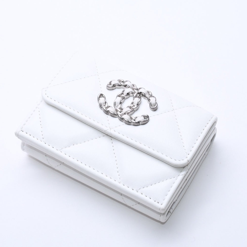 Very Good Condition CHANEL CHANEL 19 Small Flap Wallet Trifold Wallet AP1064 32nd Series Coco Mark Lambskin White Used 4a003636