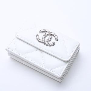 極美品 CHANEL シャネル CHANEL 19 スモールフラップウォレット 三つ折り財布 AP1064 32番台 ココマーク ラムスキン ホワイト 中古 4a003636