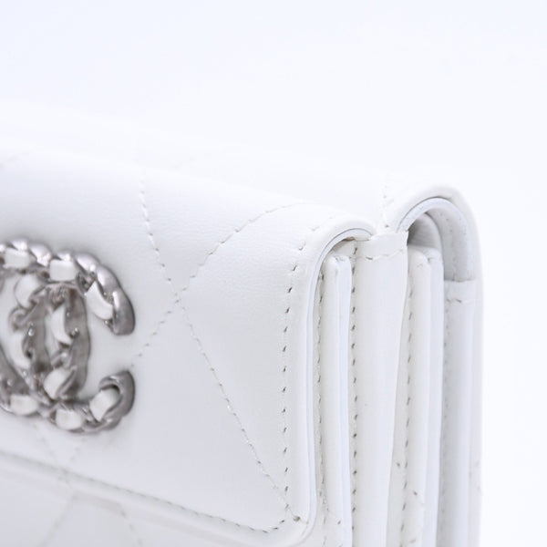 極美品 CHANEL シャネル CHANEL 19 スモールフラップウォレット 三つ折り財布 AP1064 32番台 ココマーク ラムスキン ホワイト 中古 4a003636