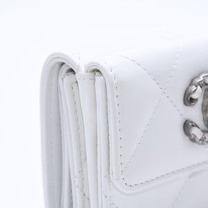 極美品 CHANEL シャネル CHANEL 19 スモールフラップウォレット 三つ折り財布 AP1064 32番台 ココマーク ラムスキン ホワイト 中古 4a003636