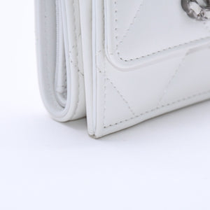 極美品 CHANEL シャネル CHANEL 19 スモールフラップウォレット 三つ折り財布 AP1064 32番台 ココマーク ラムスキン ホワイト 中古 4a003636