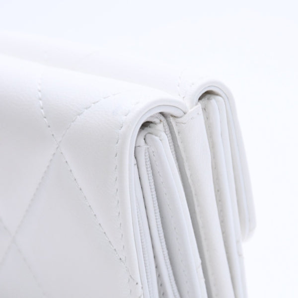 極美品 CHANEL シャネル CHANEL 19 スモールフラップウォレット 三つ折り財布 AP1064 32番台 ココマーク ラムスキン ホワイト 中古 4a003636