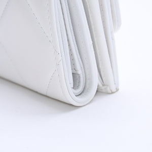 極美品 CHANEL シャネル CHANEL 19 スモールフラップウォレット 三つ折り財布 AP1064 32番台 ココマーク ラムスキン ホワイト 中古 4a003636