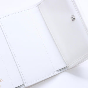 極美品 CHANEL シャネル CHANEL 19 スモールフラップウォレット 三つ折り財布 AP1064 32番台 ココマーク ラムスキン ホワイト 中古 4a003636