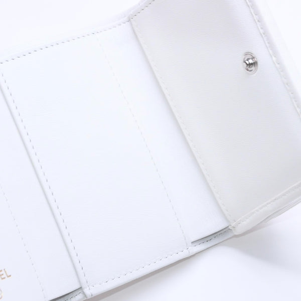 極美品 CHANEL シャネル CHANEL 19 スモールフラップウォレット 三つ折り財布 AP1064 32番台 ココマーク ラムスキン ホワイト 中古 4a003636