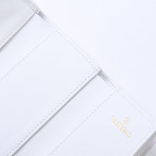 画像をギャラリービューアに読み込む, 極美品 CHANEL シャネル CHANEL 19 スモールフラップウォレット 三つ折り財布 AP1064 32番台 ココマーク ラムスキン ホワイト 中古 4a003636
