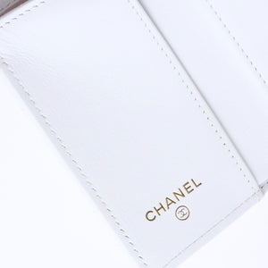 極美品 CHANEL シャネル CHANEL 19 スモールフラップウォレット 三つ折り財布 AP1064 32番台 ココマーク ラムスキン ホワイト 中古 4a003636