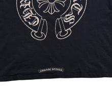 Load image into Gallery viewer, CHROME HEARTS クロムハーツ ホースシュー CHプラス 半袖Tシャツ ネイビー スクロールラベル Mサイズ カットソー 美品 中古 4a003852