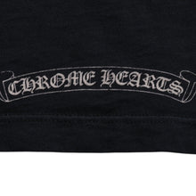 Load image into Gallery viewer, CHROME HEARTS クロムハーツ ホースシュー CHプラス 半袖Tシャツ ネイビー スクロールラベル Mサイズ カットソー 美品 中古 4a003852