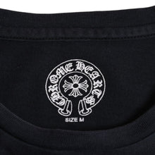 Load image into Gallery viewer, CHROME HEARTS クロムハーツ ホースシュー CHプラス 半袖Tシャツ ネイビー スクロールラベル Mサイズ カットソー 美品 中古 4a003852