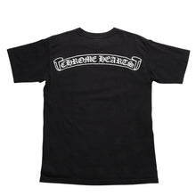 Load image into Gallery viewer, CHROME HEARTS クロムハーツ オールドモデル ホースシュー&amp;スタープリントポケットTシャツ Mサイズ ホースシュー CHクロス スクロールラベル CHロゴ スターデザイン ホワイト 美品 中古 4a003868