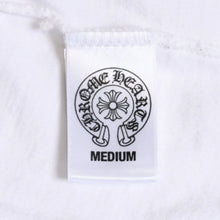 画像をギャラリービューアに読み込む, CHROME HEARTS クロムハーツ ロゴプリント半袖Tシャツ CHプラス スクロールラベル ホースシュー ホワイト Mサイズ 美品 中古 4a003853