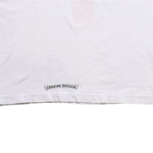 Load image into Gallery viewer, CHROME HEARTS クロムハーツ Tシャツ AOYAMA 20TH ANNIVERSARY 青山20周年記念 リチャードスターク サイズL ホワイト オレンジ 美品 中古 4a003857