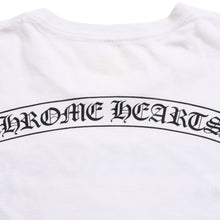Load image into Gallery viewer, CHROME HEARTS クロムハーツ Tシャツ AOYAMA 20TH ANNIVERSARY 青山20周年記念 リチャードスターク サイズL ホワイト オレンジ 美品 中古 4a003857