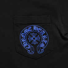 画像をギャラリービューアに読み込む, 極美品 CHROME HEARTS クロムハーツ Tシャツ ブルー ブラック ケルティッククロスロゴ フローラルロゴ サイズS 中古 4a003865