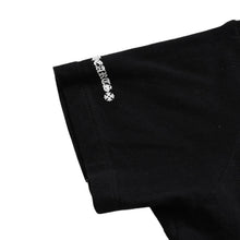 画像をギャラリービューアに読み込む, CHROME HEARTS クロムハーツ Tシャツ 半袖 Vネック スクロールラベルロゴ Black ブラック 美品 中古 4a003863