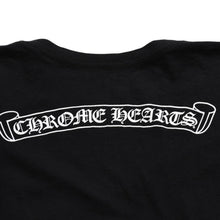 画像をギャラリービューアに読み込む, CHROME HEARTS クロムハーツ Tシャツ 半袖 Vネック スクロールラベルロゴ Black ブラック 美品 中古 4a003863