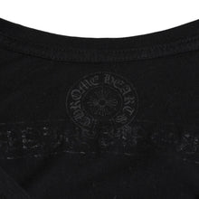 画像をギャラリービューアに読み込む, CHROME HEARTS クロムハーツ Tシャツ 半袖 Vネック スクロールラベルロゴ Black ブラック 美品 中古 4a003863