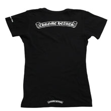 画像をギャラリービューアに読み込む, CHROME HEARTS クロムハーツ Tシャツ 半袖 Vネック スクロールラベルロゴ Black ブラック 美品 中古 4a003863