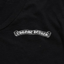 画像をギャラリービューアに読み込む, CHROME HEARTS クロムハーツ Tシャツ 半袖 Vネック スクロールラベルロゴ Black ブラック 美品 中古 4a003863