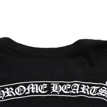 画像をギャラリービューアに読み込む, CHROME HEARTS クロムハーツ Tシャツ 半袖 Vネック スクロールラベルロゴ Black ブラック 美品 中古 4a003863