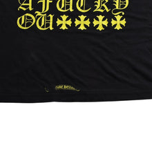 Load image into Gallery viewer, CHROME HEARTS クロムハーツ ヴァーティカルロゴ Tシャツ スクロールラベルロゴ ブラック イエロー サイズL 良品 中古 4a003858