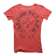 Load image into Gallery viewer, CHROME HEARTS クロムハーツ レディース半袖Tシャツ ホースシュー フローラルクロス スクロールラベル CHプラス サーモンピンク タイトシルエット Mサイズ 美品 中古 4a003860
