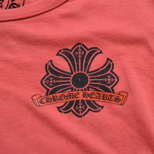 Load image into Gallery viewer, CHROME HEARTS クロムハーツ レディース半袖Tシャツ ホースシュー フローラルクロス スクロールラベル CHプラス サーモンピンク タイトシルエット Mサイズ 美品 中古 4a003860