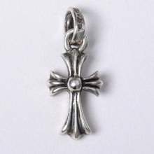 Load image into Gallery viewer, 極美品 CHROME HEARTS クロムハーツ ベイビーファットクロス ペンダントトップ 重量約2.3g 旧型 中古 4a003792