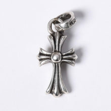 Load image into Gallery viewer, 極美品 CHROME HEARTS クロムハーツ ベイビーファットクロス ペンダントトップ 重量約2.3g 旧型 中古 4a003792
