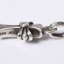 Load image into Gallery viewer, 極美品 CHROME HEARTS クロムハーツ ベイビーファットクロス ペンダントトップ 重量約2.3g 旧型 中古 4a003792