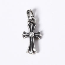 Load image into Gallery viewer, 極美品 新型 CHROME HEARTS クロムハーツ CRS BBYFAT ベイビーファットクロス ペンダントトップ チャーム 重量約2.16g シルバー925 中古 4a003806