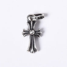 Load image into Gallery viewer, 極美品 新型 CHROME HEARTS クロムハーツ CRS BBYFAT ベイビーファットクロス ペンダントトップ チャーム 重量約2.09g シルバー925 中古 4a003808