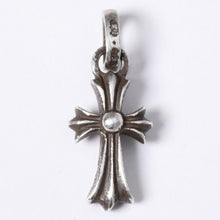 Load image into Gallery viewer, 極美品 新型 CHROME HEARTS クロムハーツ CRS BBYFAT ベイビーファットクロス ペンダントトップ チャーム 重量約2.09g シルバー925 中古 4a003808
