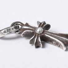 Load image into Gallery viewer, 極美品 新型 CHROME HEARTS クロムハーツ CRS BBYFAT ベイビーファットクロス ペンダントトップ チャーム 重量約2.09g シルバー925 中古 4a003808