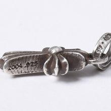 Load image into Gallery viewer, 極美品 新型 CHROME HEARTS クロムハーツ CRS BBYFAT ベイビーファットクロス ペンダントトップ チャーム 重量約2.09g シルバー925 中古 4a003808