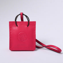 Load image into Gallery viewer, 新品同様品 HERMES エルメス バッグチャーム サックオランジュ アニューミロ キーホルダー ピンク Y刻印 中古 4a003617