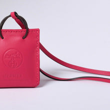 Load image into Gallery viewer, 新品同様品 HERMES エルメス バッグチャーム サックオランジュ アニューミロ キーホルダー ピンク Y刻印 中古 4a003617