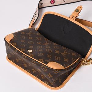 Very Good Condition LOUIS VUITTON Monogram Monogram Diane NM PM M45985 PVC Canvas Tanned Leather Brown Gold Hardware Used 4a004073